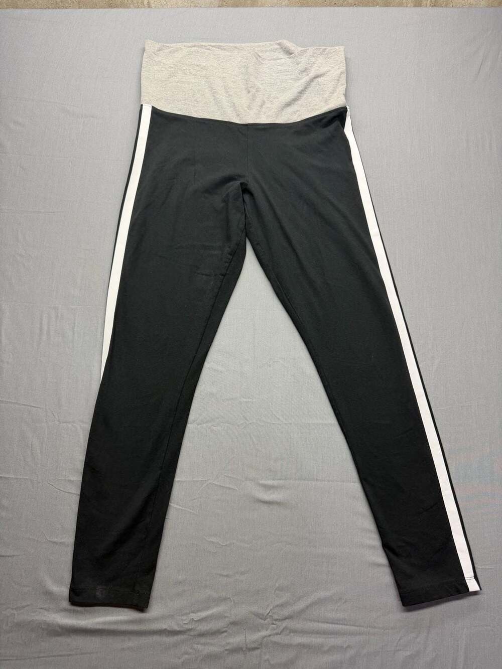 Victoria's Secret PINK Yoga Leggings Black with White Side Stripes L